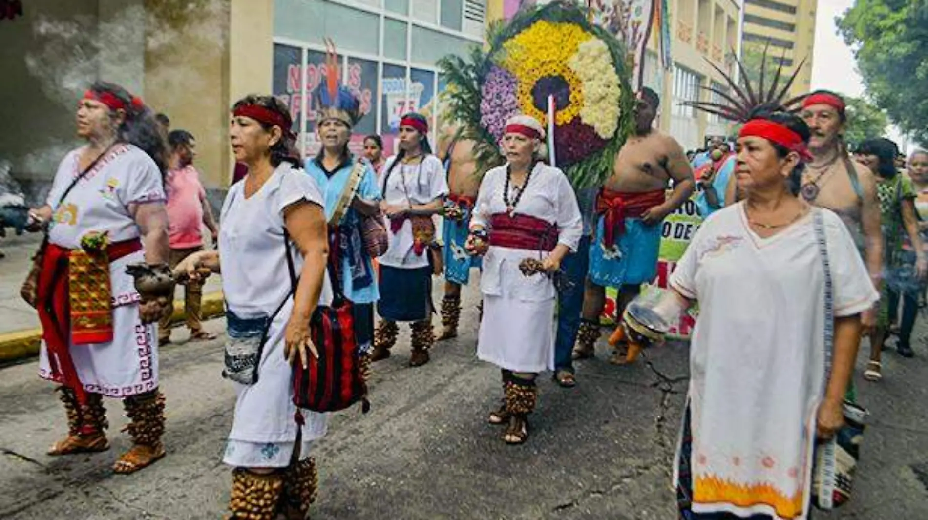 Acapulco - marchan indígenas por la calles